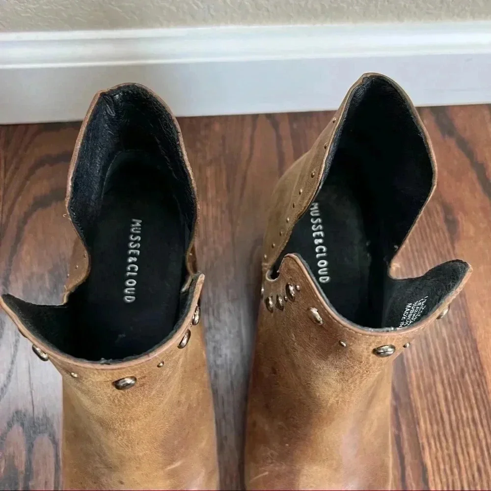 Musse & Cloud Aster Ankle Boots Booties Brown Leather Women’s size 10 Studs $105